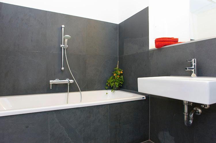 Spacious Studio Apartment Friedrichshain Berlin Bilik gambar
